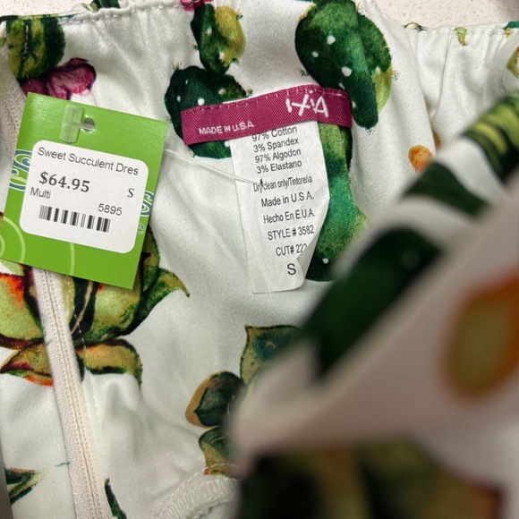 Dress - Picture 3 of 3